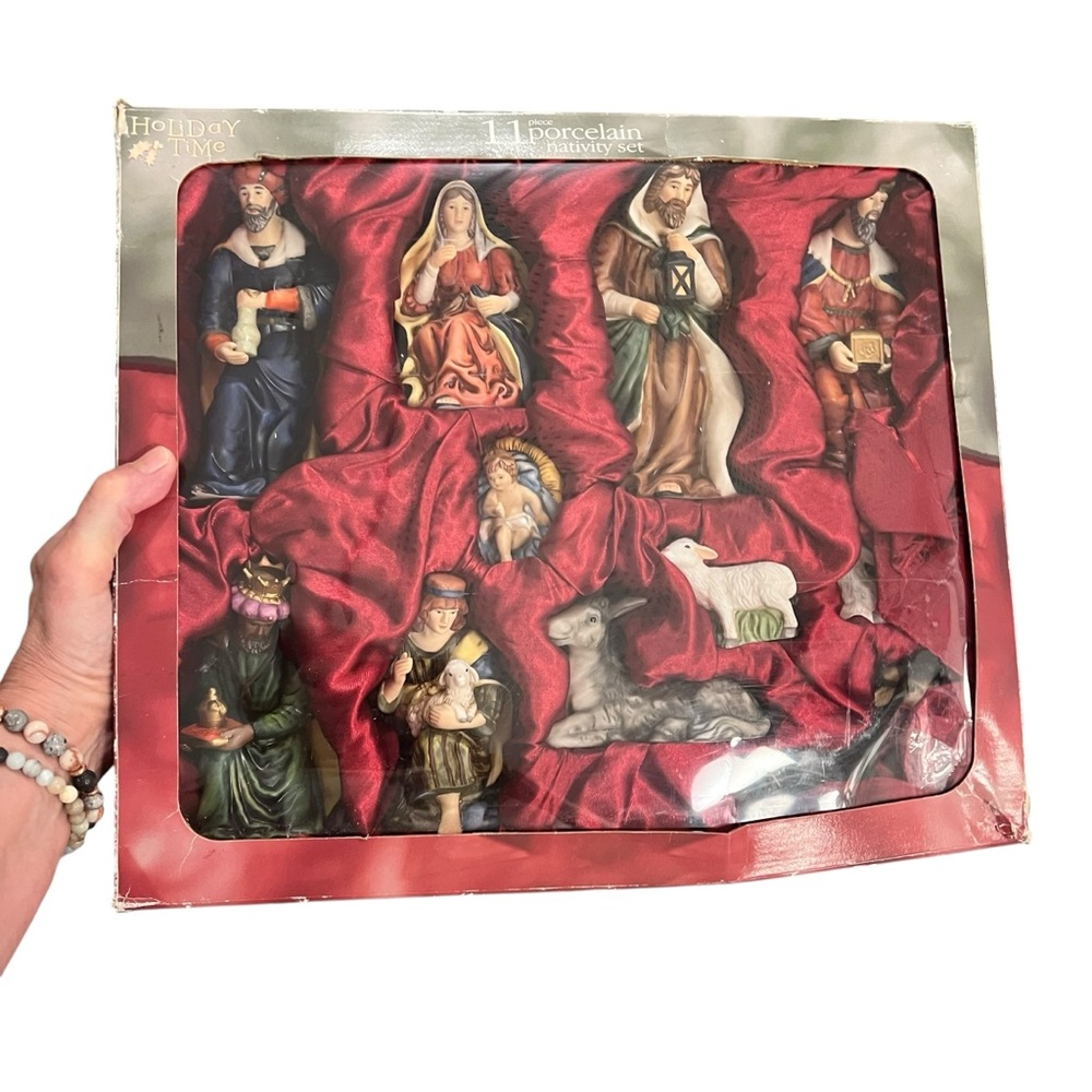 Holiday Time VTG 11 Piece Porcelain Nativity Set in Box Holy Family Christmas